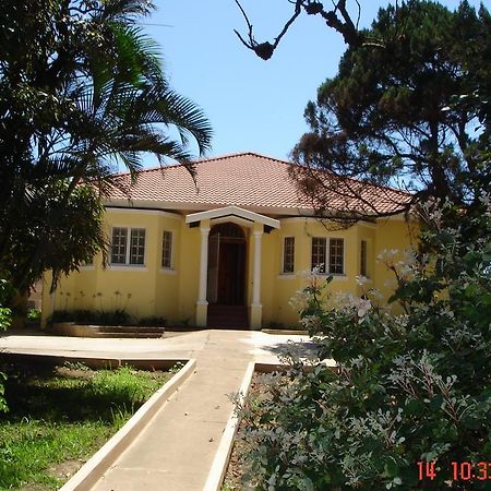 The Crescent Guesthouses - Bnb/Self Catering ダーバン エクステリア 写真