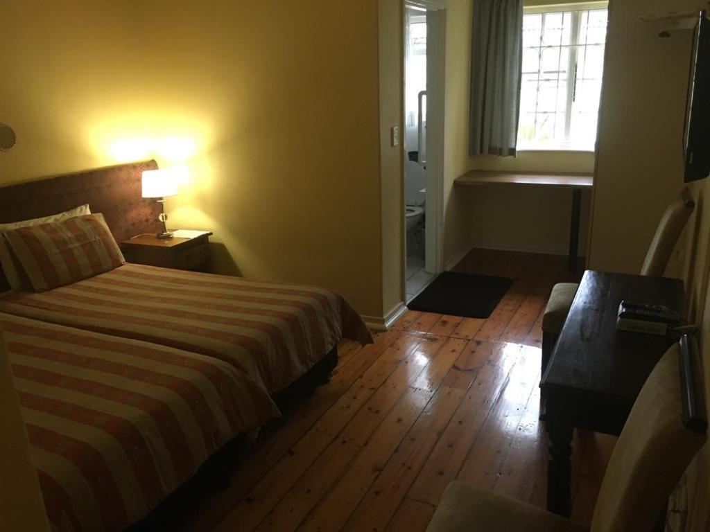 The Crescent Guesthouses - Bnb/Self Catering ダーバン エクステリア 写真