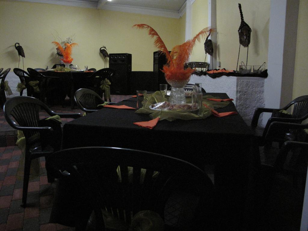 The Crescent Guesthouses - Bnb/Self Catering ダーバン エクステリア 写真