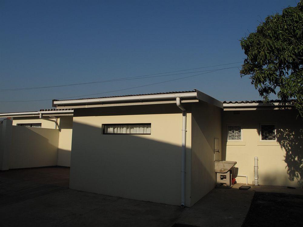 The Crescent Guesthouses - Bnb/Self Catering ダーバン エクステリア 写真