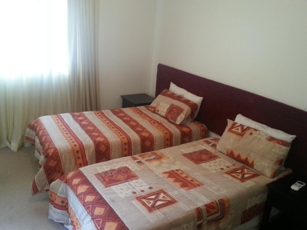 The Crescent Guesthouses - Bnb/Self Catering ダーバン エクステリア 写真