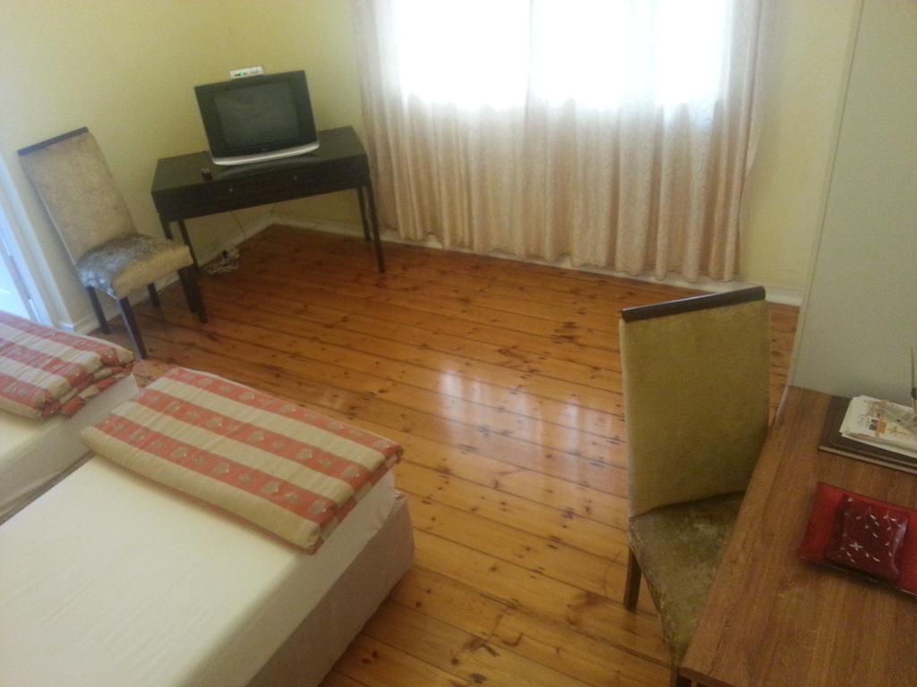 The Crescent Guesthouses - Bnb/Self Catering ダーバン エクステリア 写真