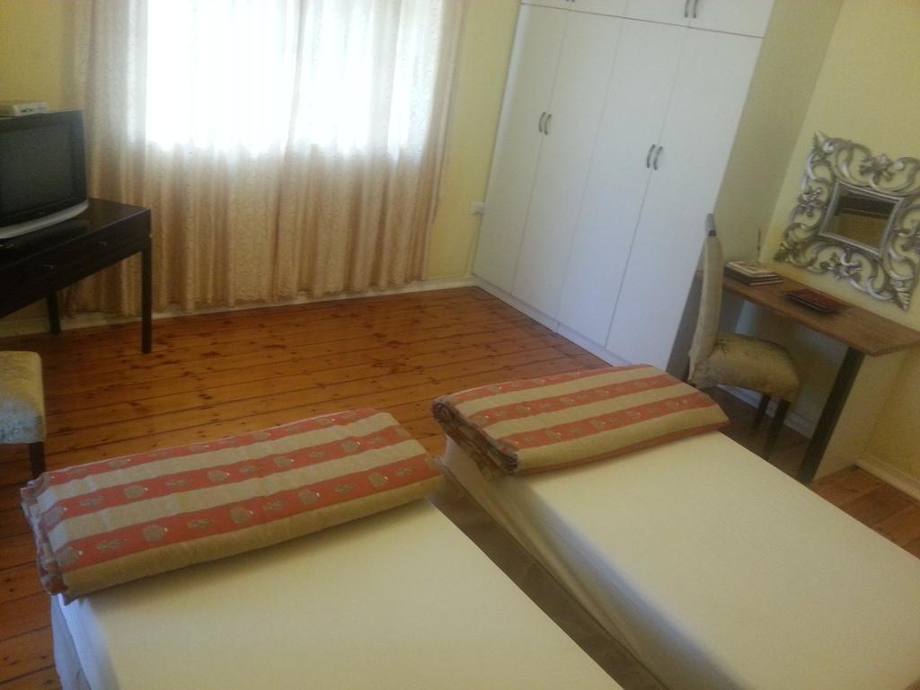 The Crescent Guesthouses - Bnb/Self Catering ダーバン エクステリア 写真