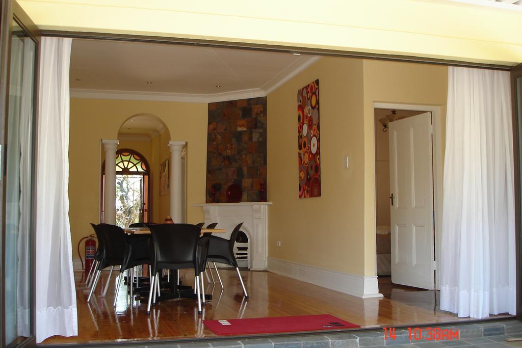 The Crescent Guesthouses - Bnb/Self Catering ダーバン エクステリア 写真