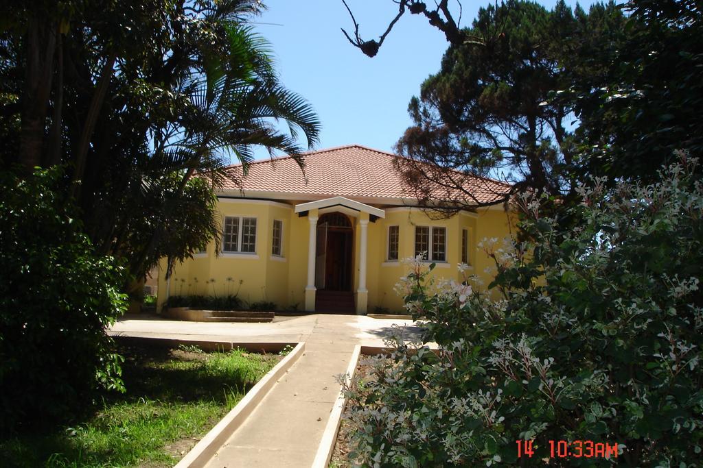 The Crescent Guesthouses - Bnb/Self Catering ダーバン エクステリア 写真