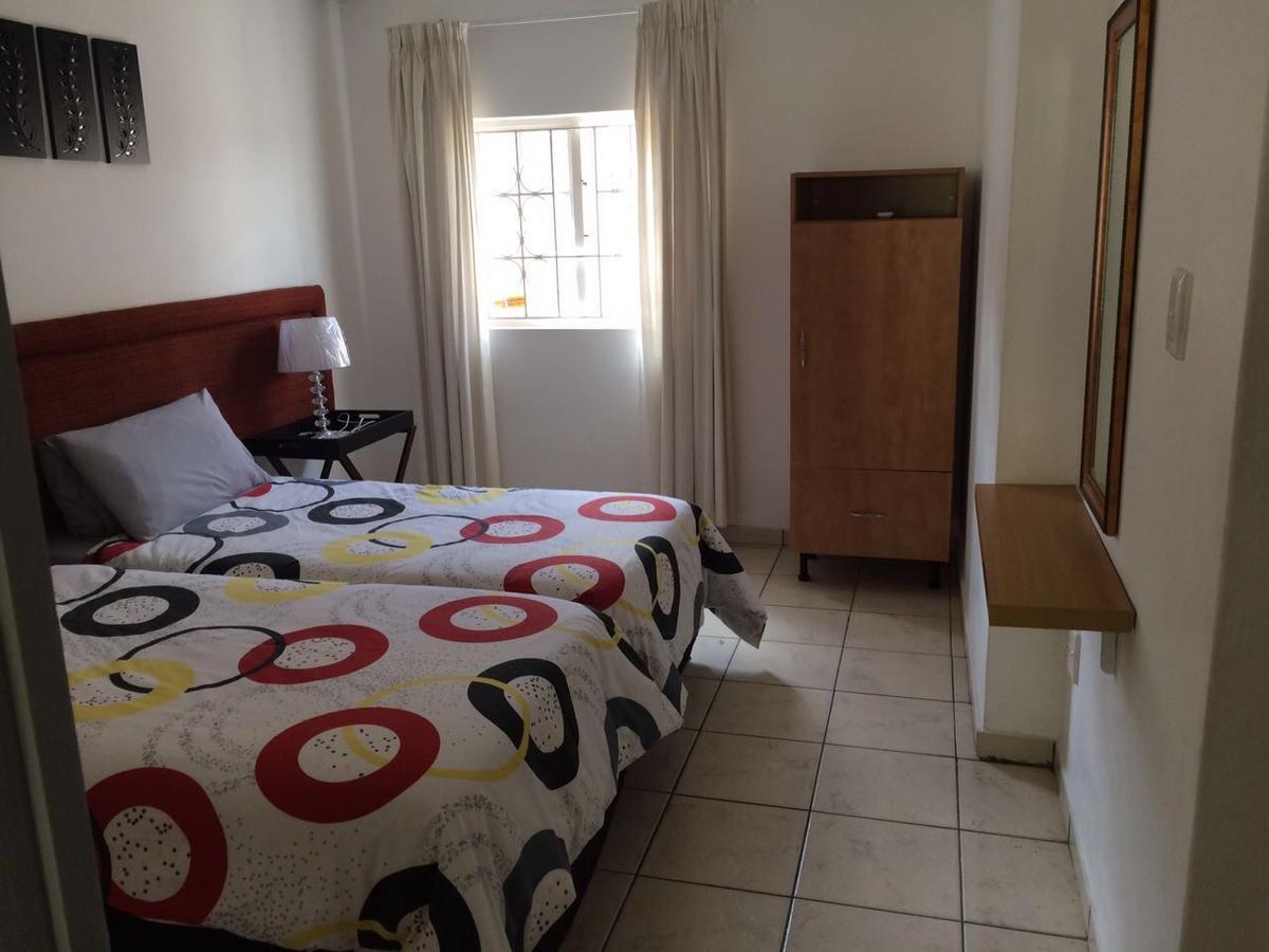 The Crescent Guesthouses - Bnb/Self Catering ダーバン エクステリア 写真