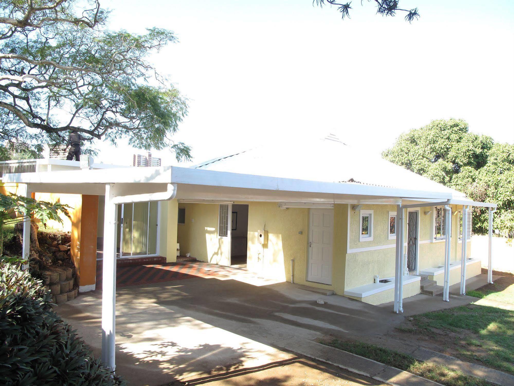 The Crescent Guesthouses - Bnb/Self Catering ダーバン エクステリア 写真