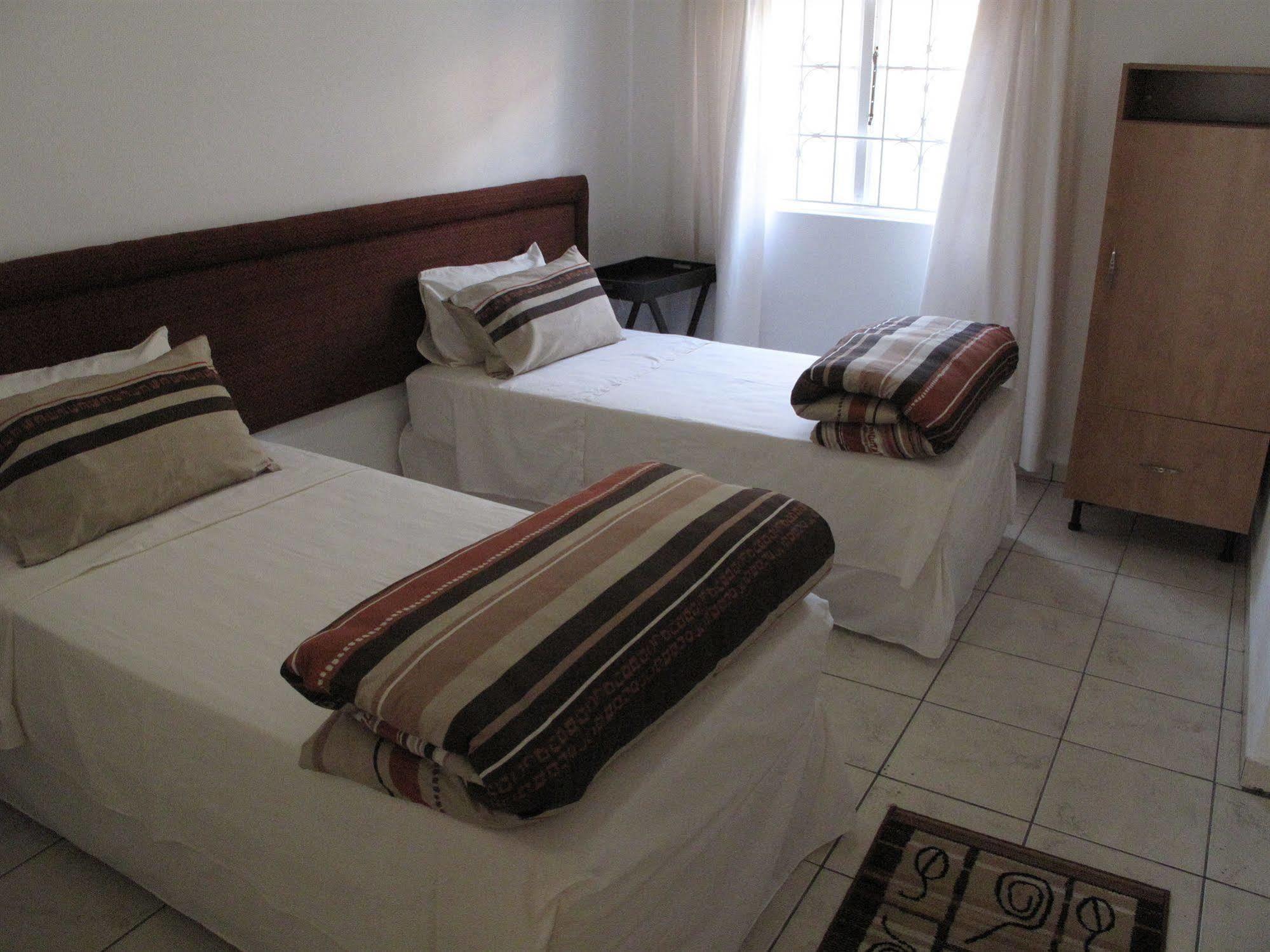 The Crescent Guesthouses - Bnb/Self Catering ダーバン エクステリア 写真