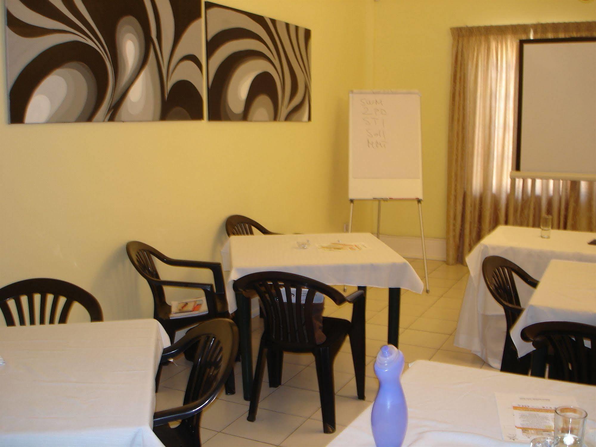 The Crescent Guesthouses - Bnb/Self Catering ダーバン エクステリア 写真